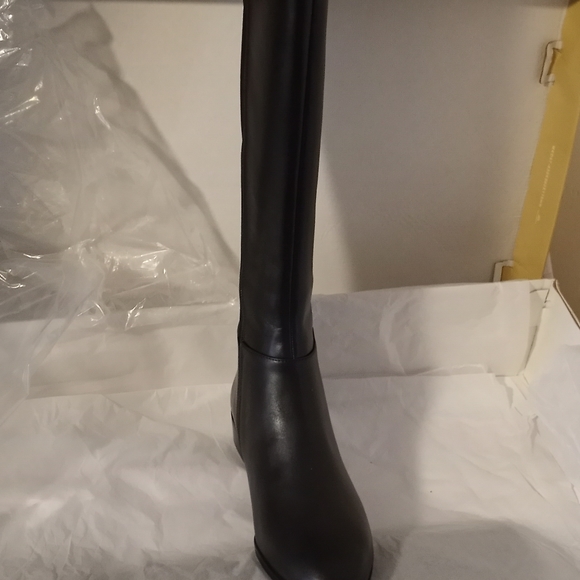 Boots - Picture 2 of 6